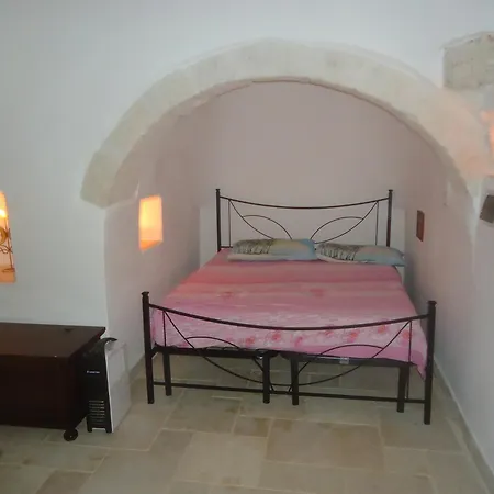 Trullo Del Paradiso And Pool * 奥斯图尼